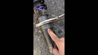 Loosen stuck coilovers in 3 minutes [upl. by Eirruc]