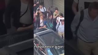 Pickpockets in action I Robbery in Londen I Caught on Camera [upl. by Eibreh632]