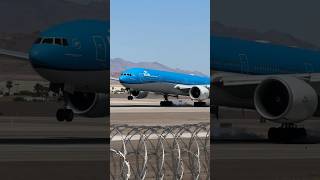 KLM 635 Heavy Boeing 777 crabbing in for a landing at Las Vegas LAS  PHBVV  planespotting [upl. by Streeter660]