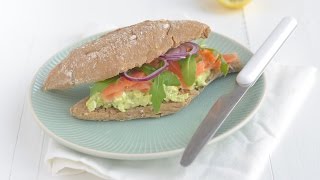 Recept Broodje Avocado Hüttenkäse en gerookte zalm [upl. by Terraj]