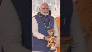 PM Modi performs darshan and pooja at Sangam Ghat amp Hanuman Mandir in Prayagraj  shorts [upl. by Haeel]