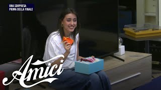 Amici 23  Il regalo di Giulia Stabile per i finalisti [upl. by Wieche]