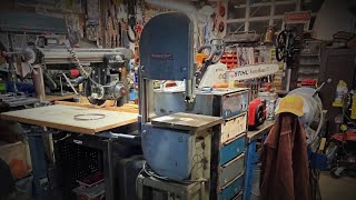 How To Change The Tires On a Band Saw  Vintage DeltaMilwaukee Homecraft 10quot Band Saw [upl. by Akinit]