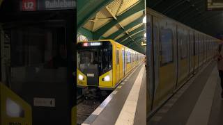 UBahn Berlin Baureihe HK Tw 1003 und 1001 auf der U2 UBahnhof Eberswalder Straße ubahnberlin [upl. by Riobard]