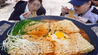 리얼 시골 먹방 봄내음 가득한 달래 넣고 끓인 안성탕면 열무김치 먹방 알싸한 달래맛이 너무 좋네요😋 REAL MUKBANG [upl. by Saalocin]