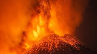 Steinregen In Italien fällt nach dem Ausbruch des Ätna gefrorene Lava vom Himmel [upl. by Acirederf73]