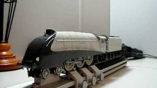 Hornby Silver Jubilee A4 DCC sound and lights with smoke duel speakers [upl. by Piefer]