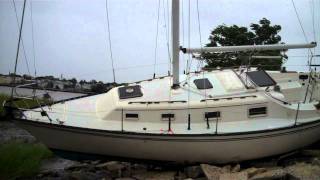 Two boats ripped from their anchor in the Keyport New Jersey Bay and tossed on the beach in Aberdeen [upl. by Eliza]