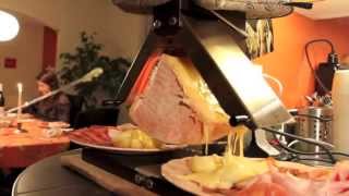 Raclette traditionnelle [upl. by Eirrab411]