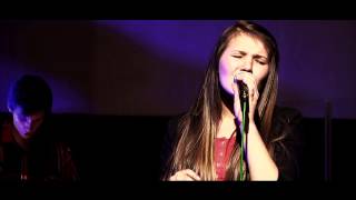 Zbawca porusza góry Mighty to save Hillsong United cover  Kościół In Plus [upl. by Malsi]