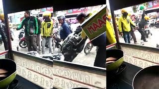 Video Ojek Pangkalan Ngamuk Ojek Online di Wonosobo Banting Motor hingga Rusak Helm [upl. by Falk]