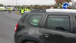 Gilets jaunes dans le Calvados barrage filtrant à BrettevillesurOdon [upl. by Pimbley870]