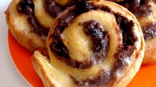 Receta de caracolas de hojaldre con pasas  Receta cinnamon rolls [upl. by Oirelav589]