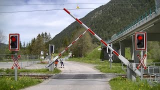 Spoorwegovergang Bichlbach A  Railroad crossing  Bahnübergang [upl. by Beulah]