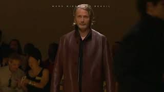 Mads Mikkelsen SS25 – Desfile ZEGNA [upl. by Kraft935]