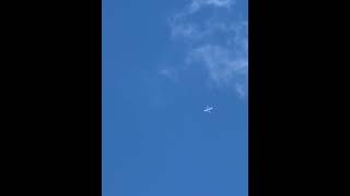 United Airlines Boeing 737824 flying over Burlington NJ [upl. by Sibel]