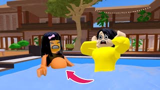 Mio Hamil Melahirkan Bayi Di Kolam Renang 😭  Yuta Panik Menggendong Mio  ROBLOX [upl. by Parrish]