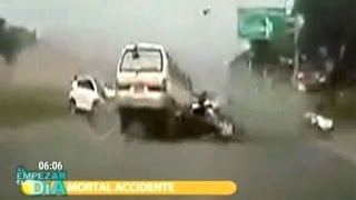 Brutal accidente vehículo se parte en dos tras choque [upl. by Netloc621]