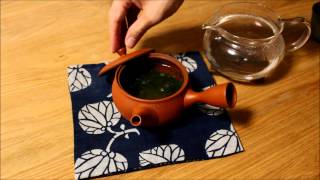 Tokoname tea pot Demonstration to make Japanese Sencha green tea [upl. by Riordan]