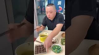 蠢老公這次竟然學聰明了，敢偷吃我的面，看我下次怎麼收拾他！ [upl. by Delaine]