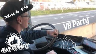 V8 Sound EXTREM V8 Truck Mack V8 Renault Magnum 560 E9LKW V8 [upl. by Abbate]