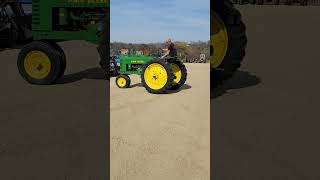 JOHN DEERE B TRACTOR [upl. by Paxon]