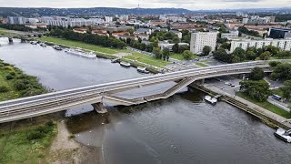 Carolabrücke in Dresden teilweise eingestürzt [upl. by Woodberry]