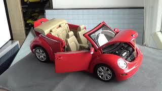 Volkswagen New Beetle cabrio  AUTOart 118 [upl. by Anirbus]