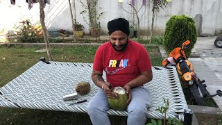 ਮਨਜੋਧ ਵੇਚਣ ਲੱਗ ਪਿਆ ਨਾਰੀਅਲ ਪਾਣੀ😁manjodh vechan lag peya nariyal pani 😁funnyvideo trending [upl. by Audwin943]