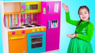 Jannie Pretend Play Cooking Food Challenges with Giant Kitchen Toy [upl. by Vergil]