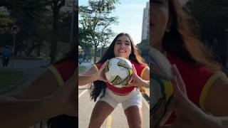 La patinadora futbolista si existe jajaj [upl. by Hakan]