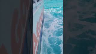 Passenger captures moment tour boat capsizes in Bahamas [upl. by Sair]