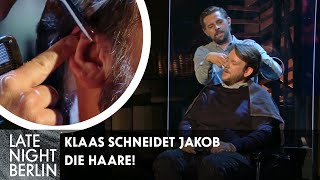 Klaas schneidet Jakob die Haare Friseursalon HeuferUmlauf  Late Night Berlin  ProSieben [upl. by Randy]