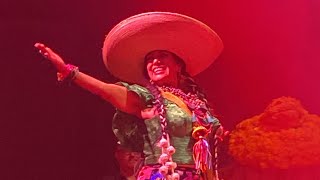 Zapata se queda  Lila Downs En Vivo Acapulco [upl. by Seira257]