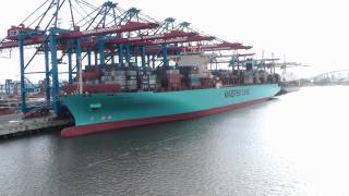 Schiffe  MS quotMAERSK EMDENquot 13 092 TEU in HAMBURG [upl. by Hildy]