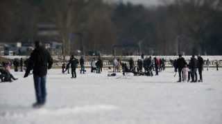 Nürnberg Dutzendteich am Sonntag 12022012 die Stadt läuft Schlittschuh bei 8 Grad [upl. by Ramonda199]