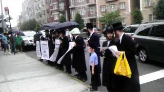 Chassidim Protest Against Rav Aharon Leib Shteinman [upl. by Hinch]