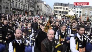 Quimper Lhommage des sonneurs à Erwan Ropars [upl. by Allred15]