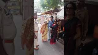 Helping agra police to the tourists on the Taj Mahal [upl. by Saihttam]