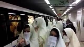 Alger  Femme Algéroise en Haik au Métro dAlger  مترو الجزائر العاصمة [upl. by Lielos]