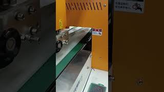 Metal board packaging machine this model with wide channel and belt can convey heavy products [upl. by Ikuy]