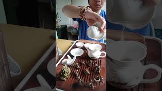 BREWING CHINESE GREEN TEA USING A GAIWAN gongfucha [upl. by Elisabeth]