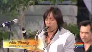 Muoi Nam Tinh Cu  Hoai Phuong  LIVE performed at The Marian Days 2011 [upl. by Sirdna]