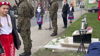 Odsłonięcie tablicy w miejscu zamordowania “Wichury” przy ul Inowrocławskiej w Strzelnie [upl. by Collins198]