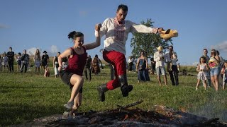 WATCH War cant stop Ukrainian tradition [upl. by Jacobina817]