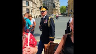 RARE Senior US Soldier Visits The Kings Guard at Whitehall [upl. by Brackely915]