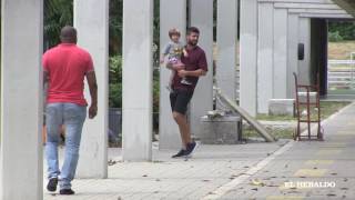 Shakira llevó a Piqué y a sus hijos al colegio Pies Descalzos [upl. by Gasperoni]