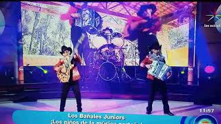 LOS BAÑALES JUNIORS EN EL PROGRAMA quotHOYquot [upl. by Chadabe]