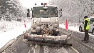 36 départements placés sous vigilance orange neige et verglas [upl. by Neetsyrk]