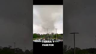 Tornados en la florida antes de que milton tocará tierra [upl. by Rol589]